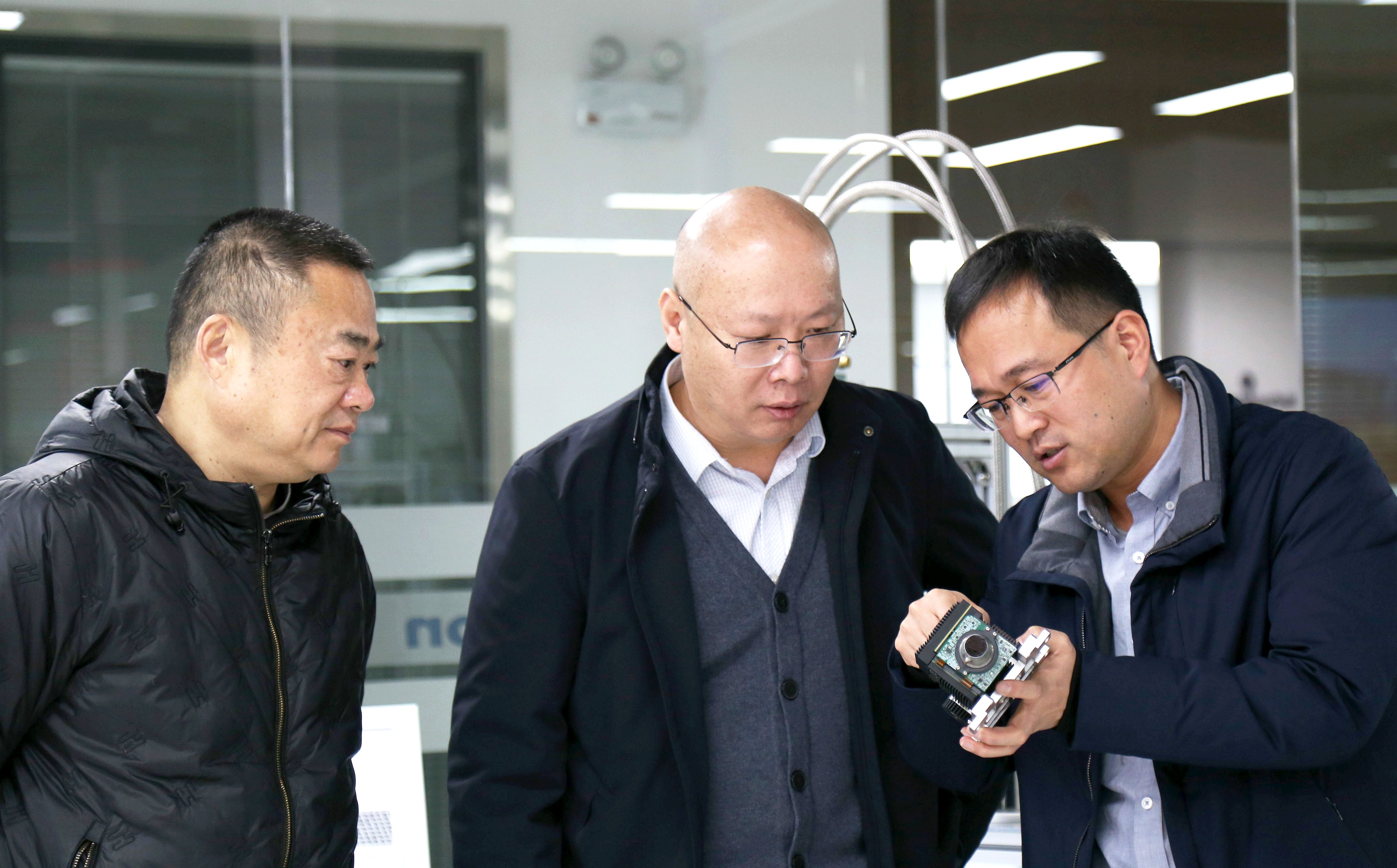 中国石化石勘院合肥中心总经理杨伟利一行赴航谱时代参观交流